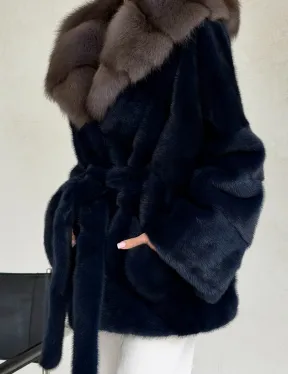 Норковый полушубок синего цвета с капюшоном куница