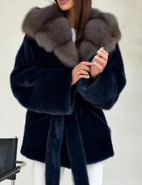 Норковый полушубок синего цвета с капюшоном куница