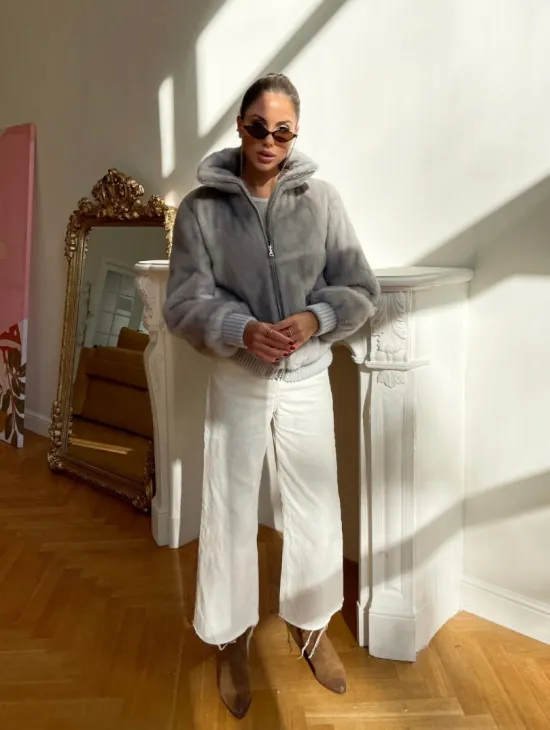 Светлая норковая куртка - бомбер