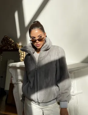 Светлая норковая куртка - бомбер