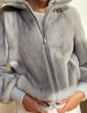 Светлая норковая куртка - бомбер