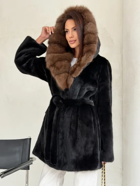 Черная шуба в роспуск с капюшоном соболь