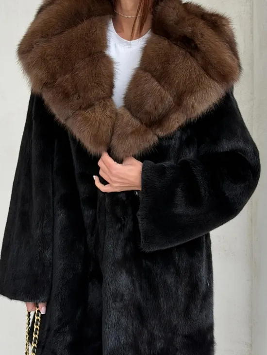 Черная шуба в роспуск с капюшоном соболь