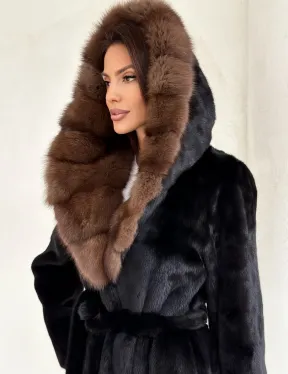 Черная шуба в роспуск с капюшоном соболь