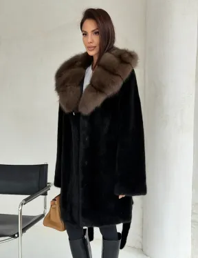 Черная норковая шуба средней длины - капюшон куница