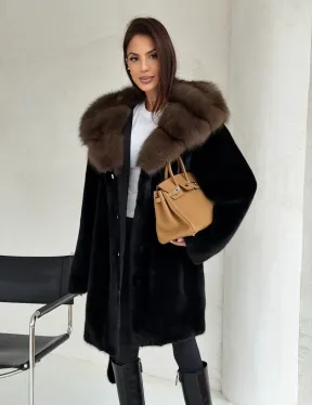 Черная норковая шуба средней длины - капюшон куница