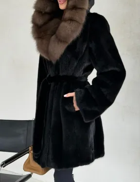 Черная норковая шуба средней длины - капюшон куница