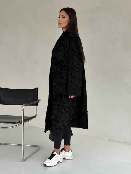 Черная шуба из каракуля