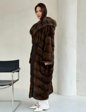 Норковая шуба цвета «орех» с капюшоном из куницы