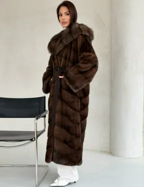 Норковая шуба цвета «орех» с капюшоном из куницы