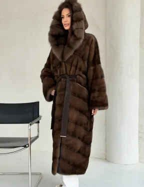 Норковая шуба цвета «орех» с капюшоном из куницы