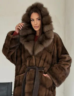 Норковая шуба цвета «орех» с капюшоном из куницы