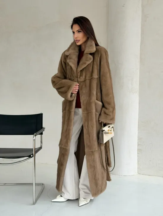 Прямая норковая шуба с меховым поясом