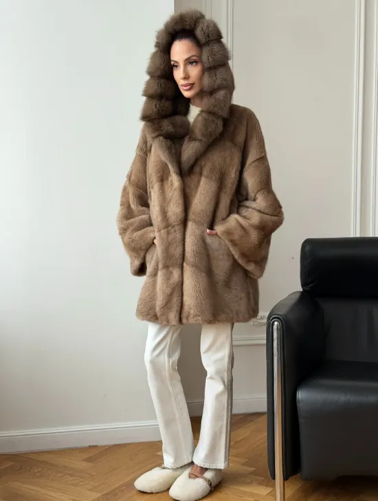 Шуба норковая с капюшоном куница