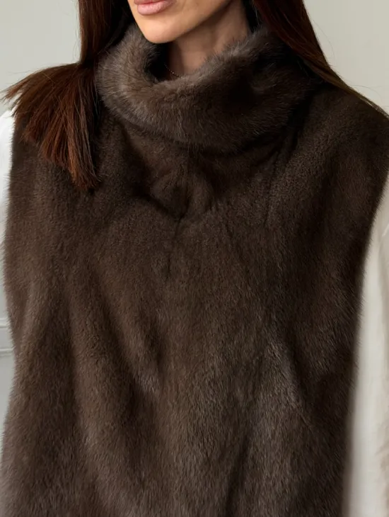 Норковая манишка коричневого цвета
