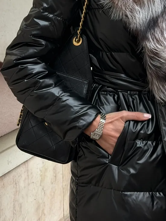 Чёрное пуховое пальто с меховым капюшоном из чернобурки