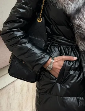 Чёрное пуховое пальто с меховым капюшоном из чернобурки