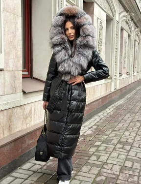 Чёрное пуховое пальто с меховым капюшоном из чернобурки