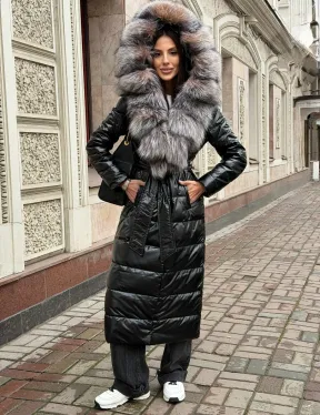 Чёрное пуховое пальто с меховым капюшоном из чернобурки