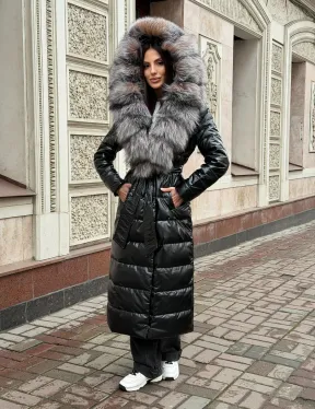 Чёрное пуховое пальто с меховым капюшоном из чернобурки