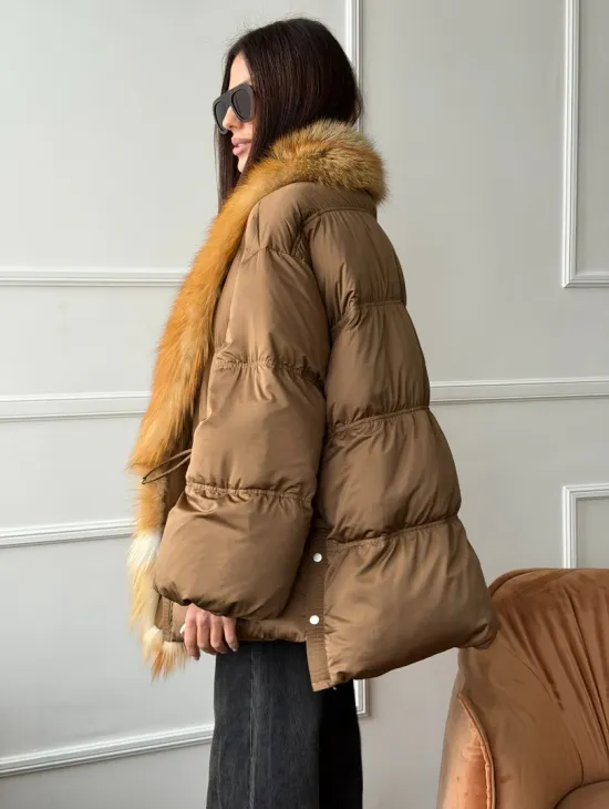 Женский пуховик оверсайз с мехом лисы