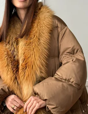 Женский пуховик оверсайз с мехом лисы