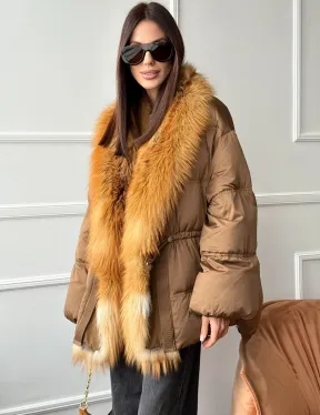 Женский пуховик оверсайз с мехом лисы