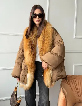 Женский пуховик оверсайз с мехом лисы
