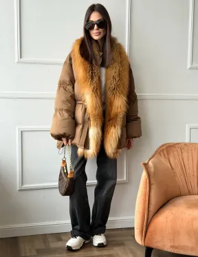 Женский пуховик оверсайз с мехом лисы