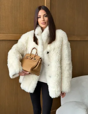 Светлая женская двухсторонняя дубленка