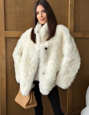 Светлая женская двухсторонняя дубленка