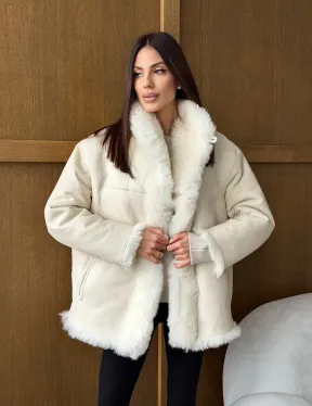Светлая женская двухсторонняя дубленка