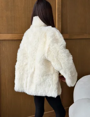 Светлая женская двухсторонняя дубленка