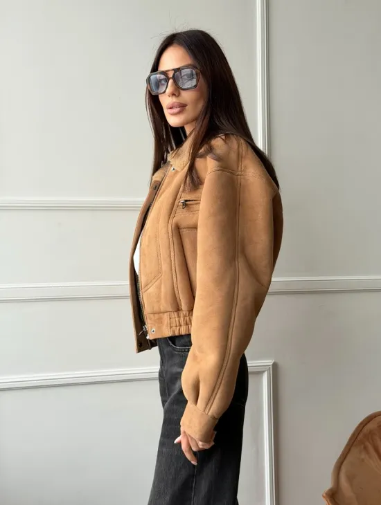 Зимняя женская дубленка - бомбер