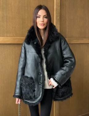 Черная двухсторонняя дубленка из меха тиградо