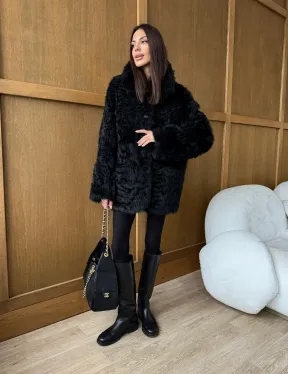 Черная двухсторонняя дубленка из меха тиградо