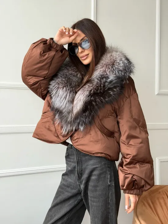 Короткий пуховик с мехом чернобурки