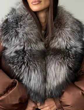 Короткий пуховик с мехом чернобурки