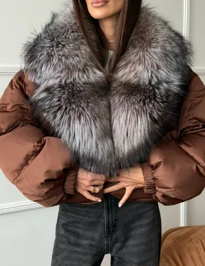 Короткий пуховик с мехом чернобурки
