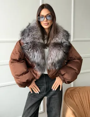 Короткий пуховик с мехом чернобурки
