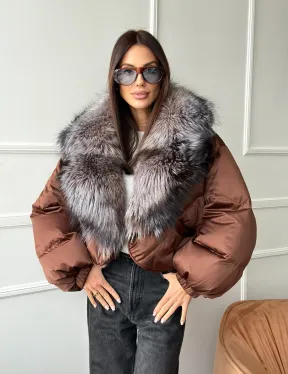Короткий пуховик с мехом чернобурки