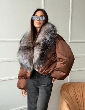 Короткий пуховик с мехом чернобурки