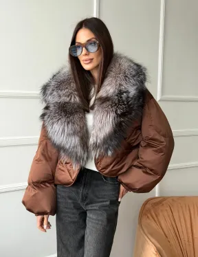 Короткий пуховик с мехом чернобурки