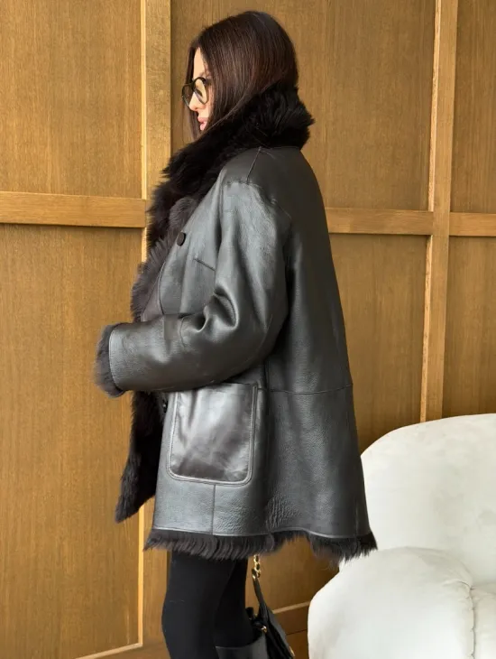 Двухсторонняя коричневая дубленка