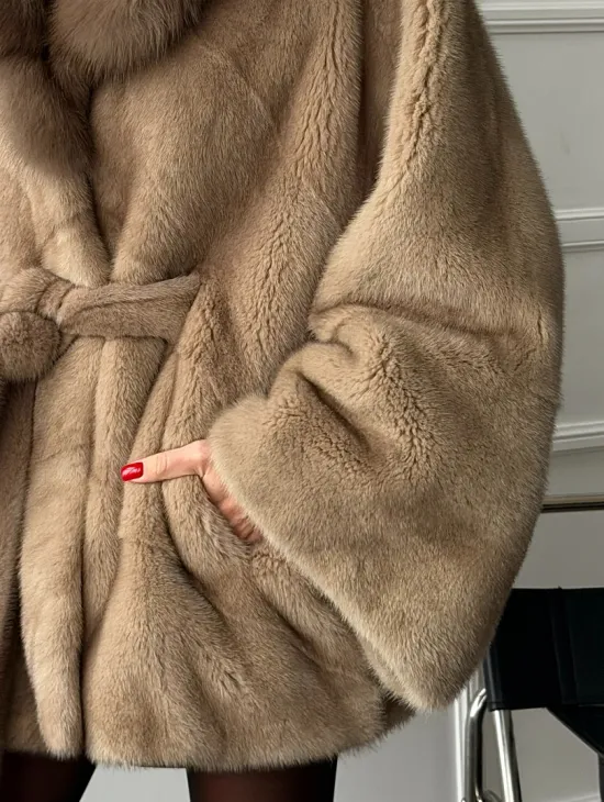 Pastel шуба летучая мышь - воротник куница