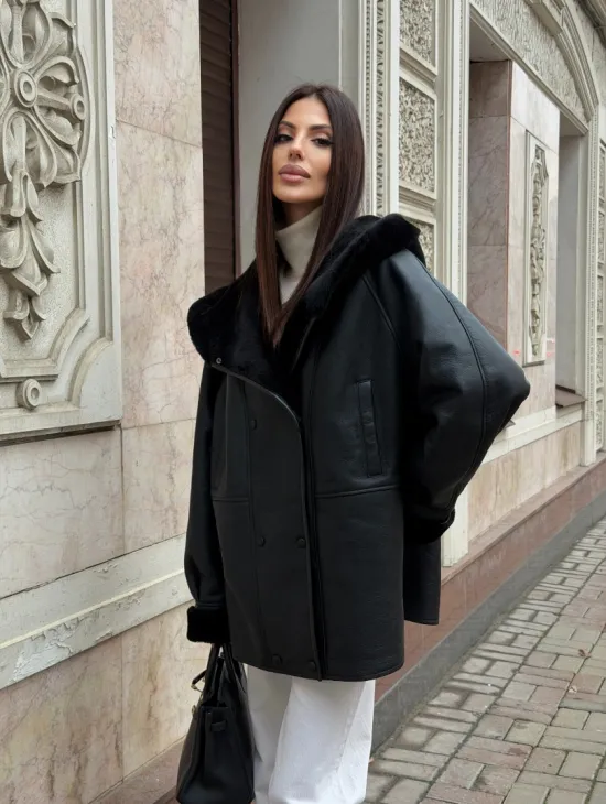 Женская дубленка с капюшоном