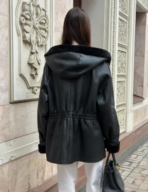 Женская дубленка с капюшоном