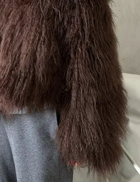 Модный полушубок из ламы