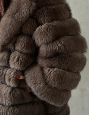 Шуба из песца под соболь - английский воротник