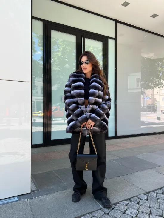 Шуба из меха шиншиллы с шалевым воротником